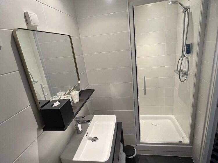 Brit Hotel Les Voyageurs