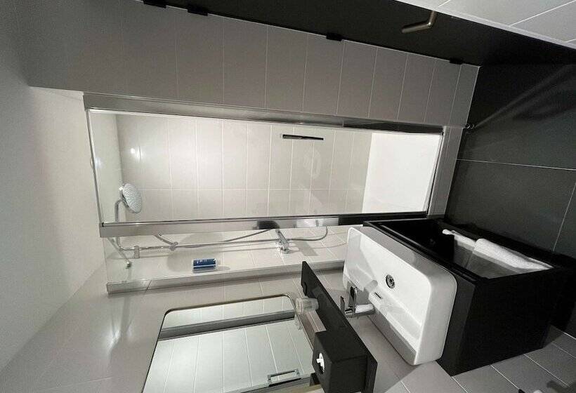 Brit Hotel Les Voyageurs