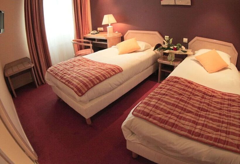 Brit Hotel Les Voyageurs