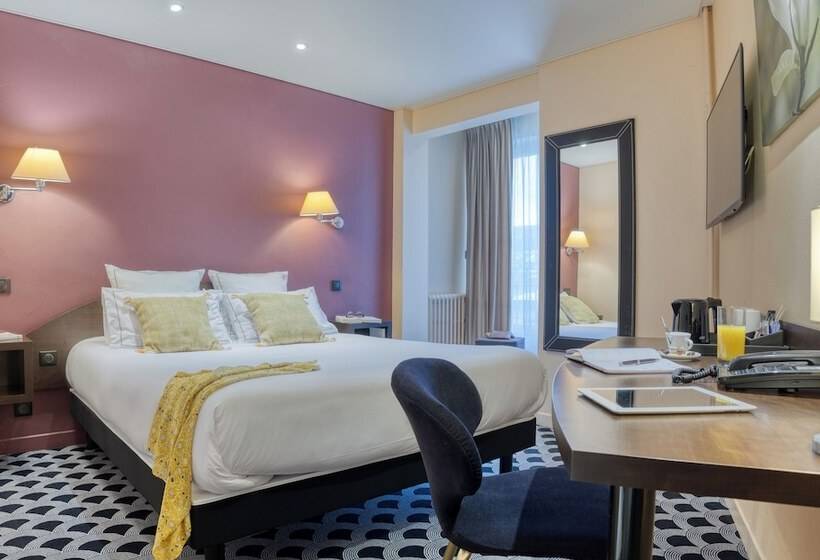 Brit Hotel Les Voyageurs