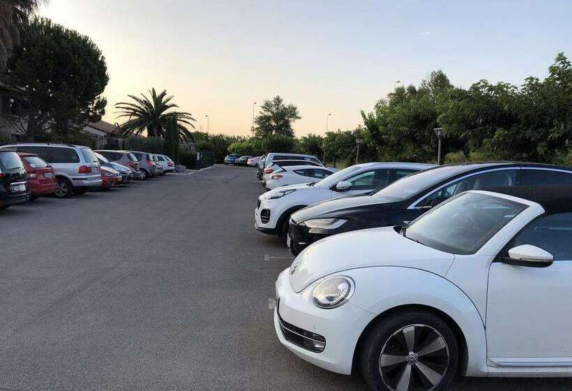 Brit Hotel Plaisance A9/a61