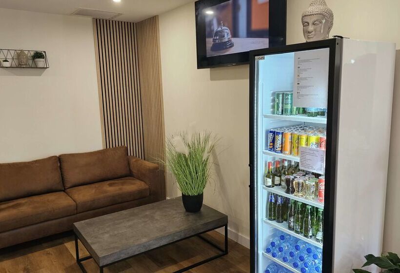 Brit Hotel Plaisance A9/a61