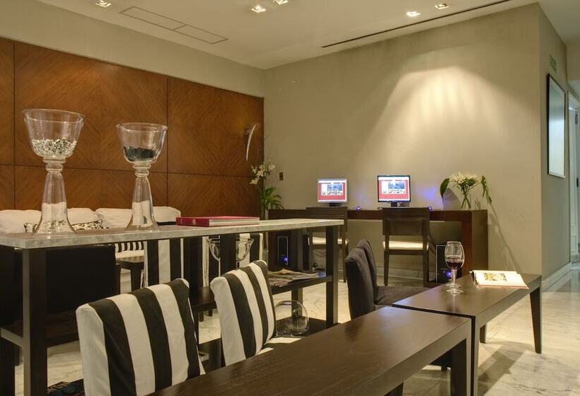 Broadway Hotel & Suites