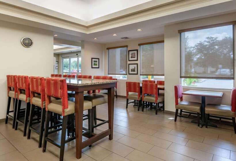 בית מלון כפרי Comfort Inn & Suites Deland  Near University