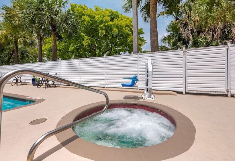 فندق Comfort Inn & Suites Fort Lauderdale West Turnpike