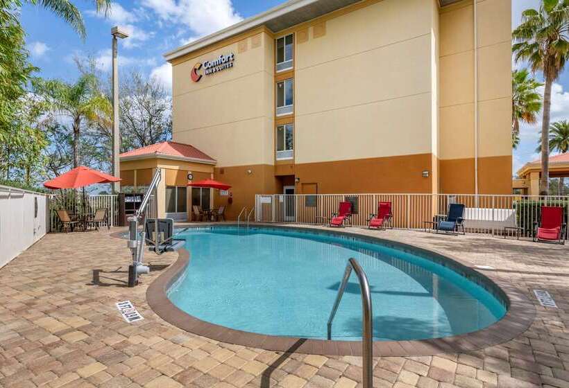 호텔 Comfort Inn & Suites Orlando North