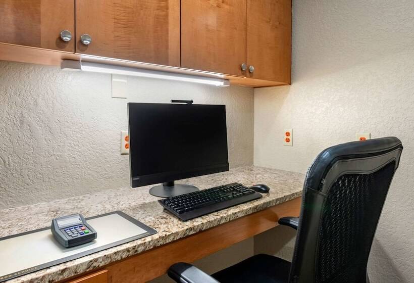 호텔 Comfort Suites Downtown