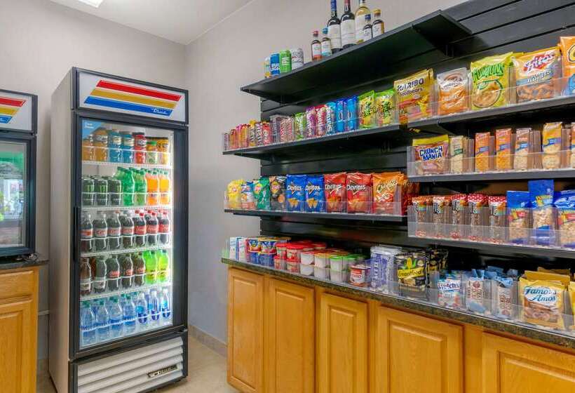 Отель Comfort Suites Near Universal Orlando Resort