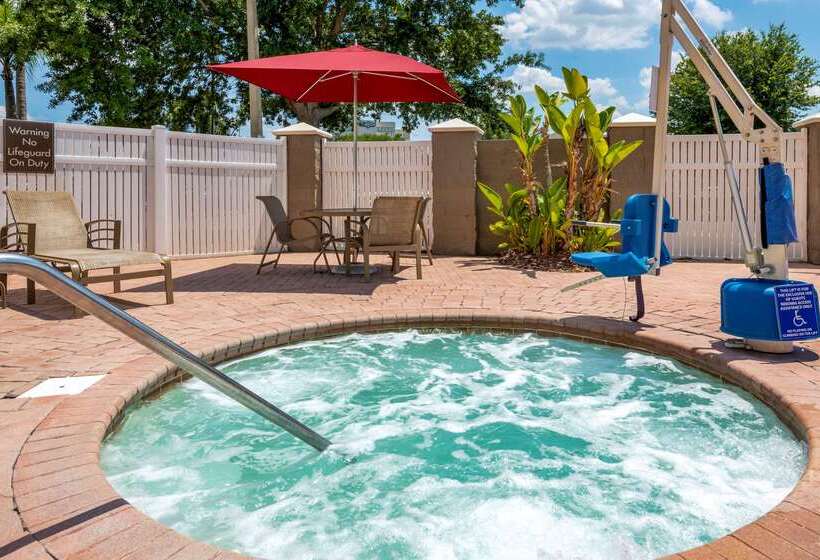 Отель Comfort Suites Near Universal Orlando Resort