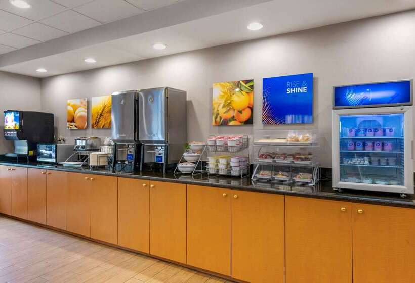 Отель Comfort Suites Near Universal Orlando Resort