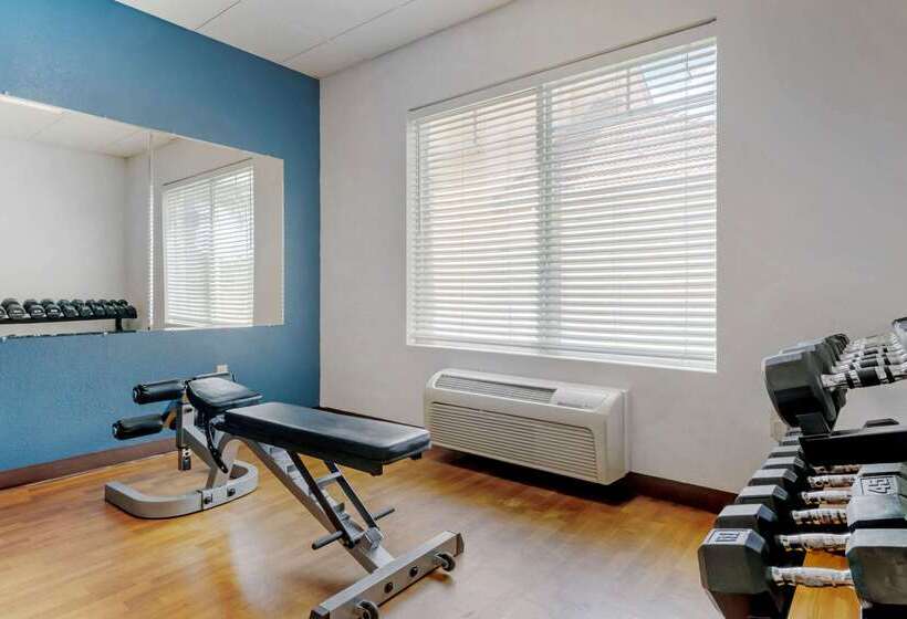 Отель Comfort Suites Near Universal Orlando Resort