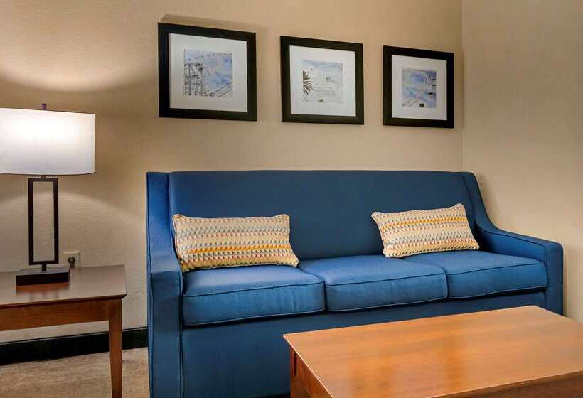 Отель Comfort Suites Near Universal Orlando Resort