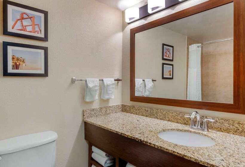 Отель Comfort Suites Near Universal Orlando Resort