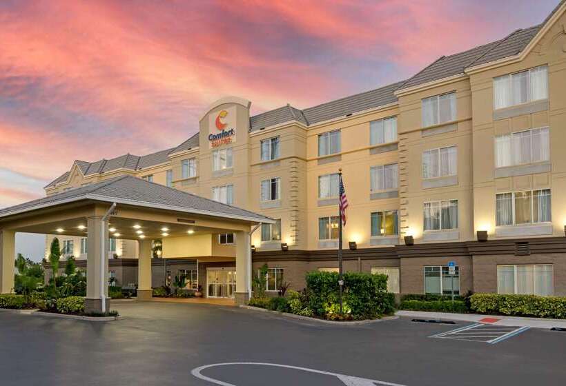 Отель Comfort Suites Near Universal Orlando Resort