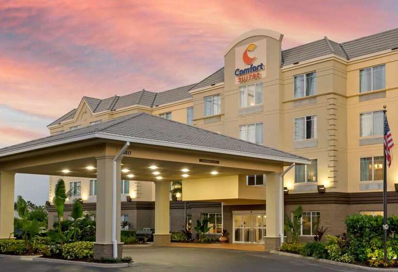 Отель Comfort Suites Near Universal Orlando Resort