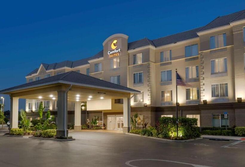 Отель Comfort Suites Near Universal Orlando Resort