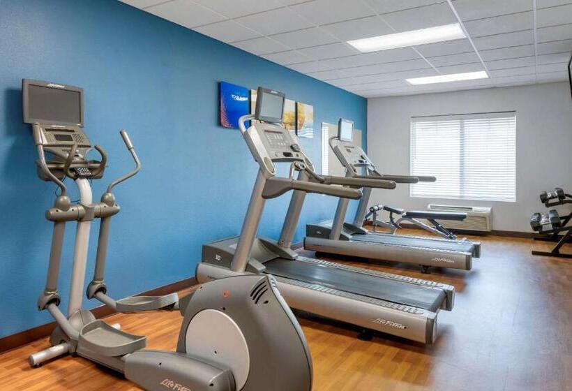 Отель Comfort Suites Near Universal Orlando Resort