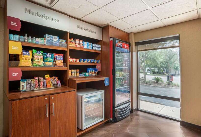 בית מלון כפרי Comfort Suites Tallahassee Downtown