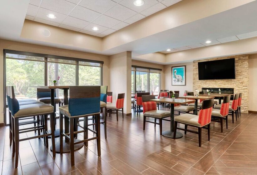 בית מלון כפרי Comfort Suites Tallahassee Downtown