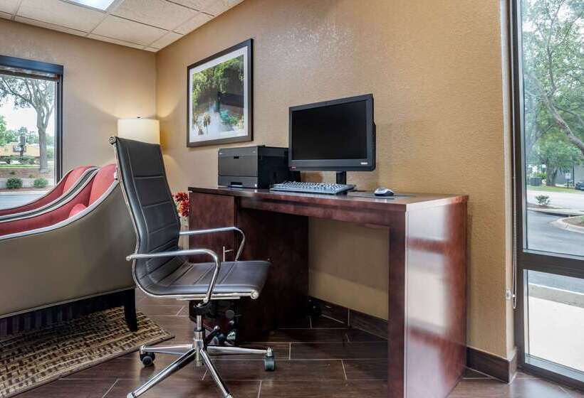 בית מלון כפרי Comfort Suites Tallahassee Downtown