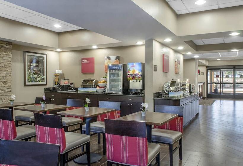 בית מלון כפרי Comfort Suites Tallahassee Downtown