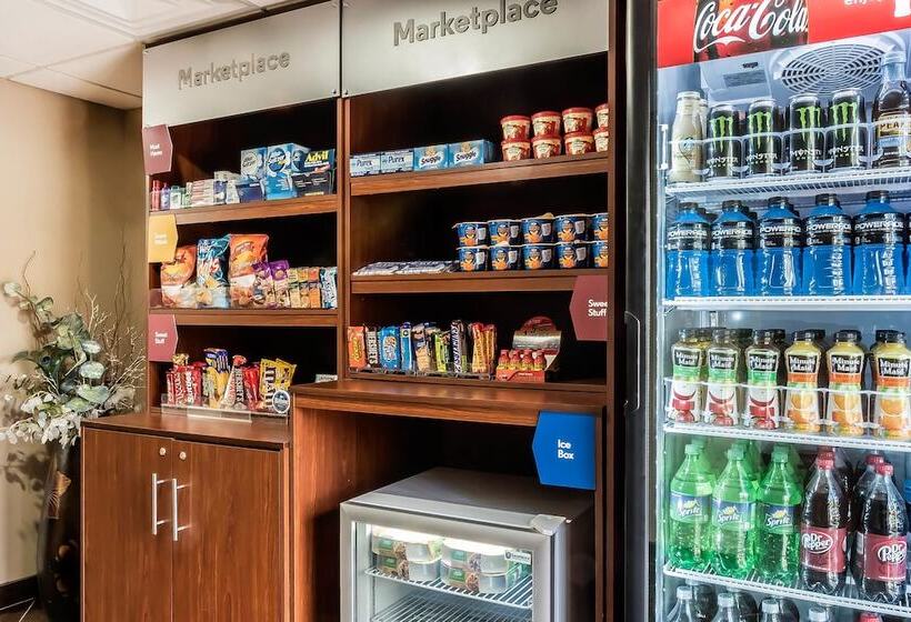 בית מלון כפרי Comfort Suites Tallahassee Downtown