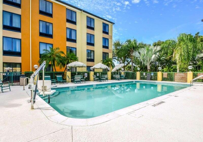 Hotell Comfort Suites Tampa  Brandon