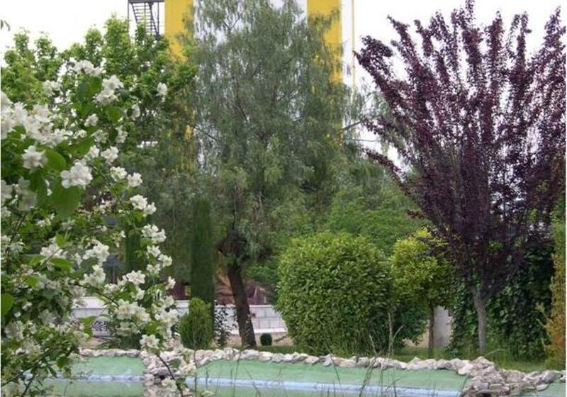 فندق Corona De Atarfe