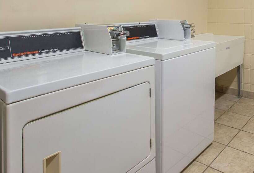 فندق Days Inn & Suites By Wyndham Navarre   Near Beaches Hurlburt