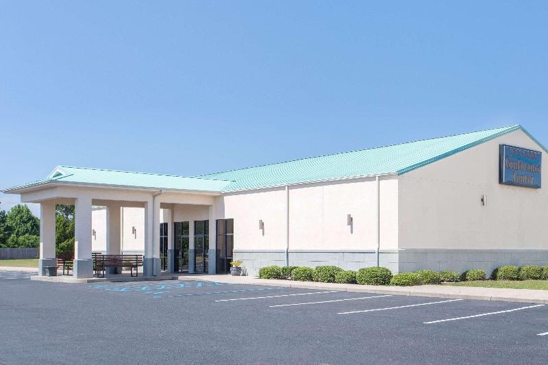 فندق Days Inn & Suites By Wyndham Navarre   Near Beaches Hurlburt