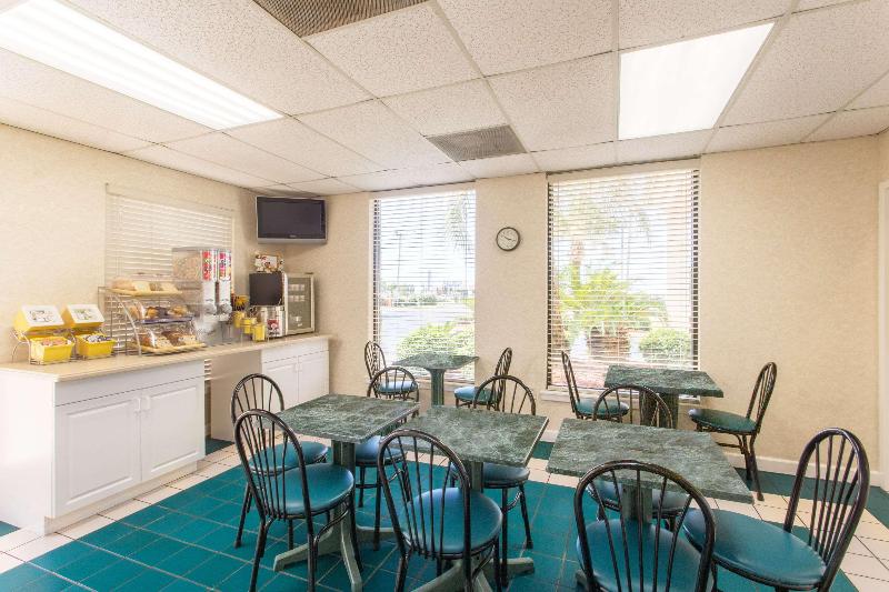 فندق Days Inn & Suites By Wyndham Navarre   Near Beaches Hurlburt