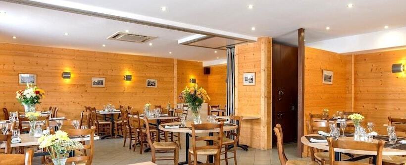 فندق De La Poste