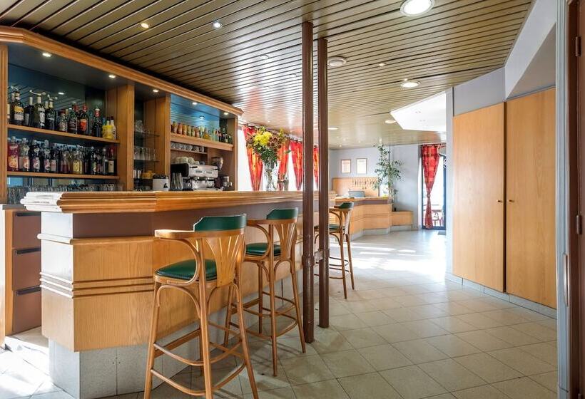 فندق De La Poste