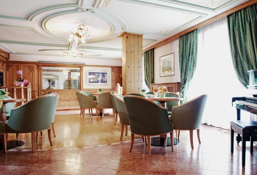 فندق Domina Parco Dello Stelvio