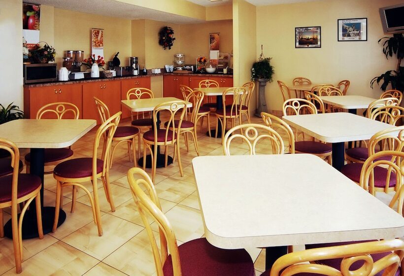 Отель Hathaway Inn