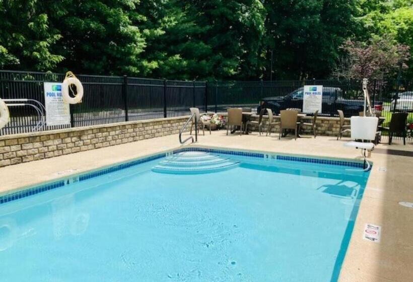 Holiday Inn Express Hotel & Suites Danbury I 84 By Ihg