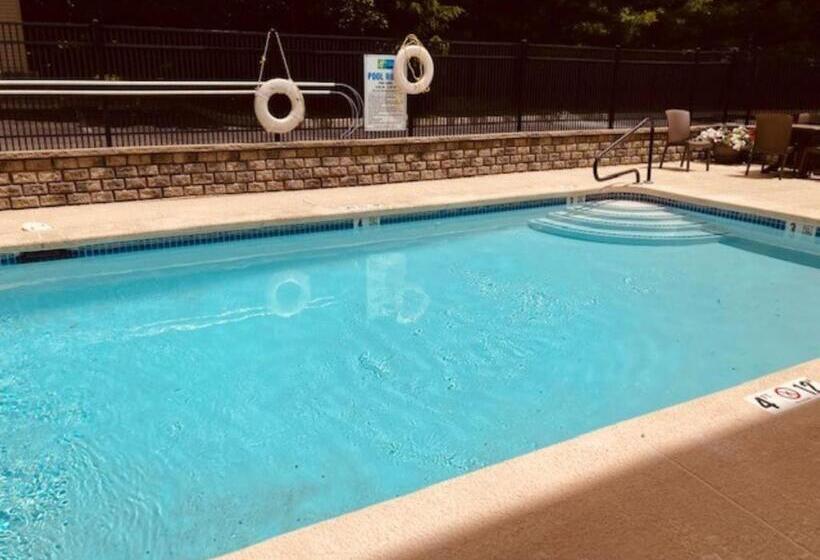 Holiday Inn Express Hotel & Suites Danbury I 84 By Ihg