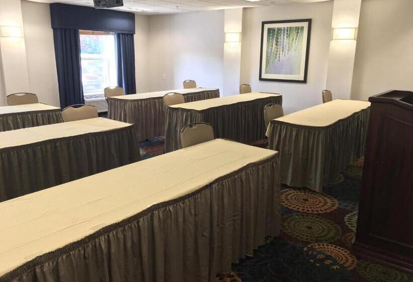 Holiday Inn Express Hotel & Suites Danbury I 84 By Ihg