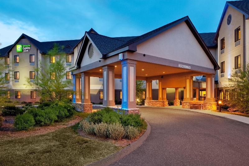 هتل Holiday Inn Express & Suites Bradley Airport, An Ihg