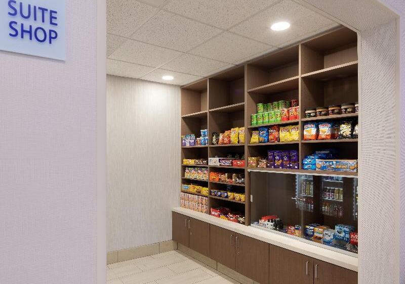 هتل Holiday Inn Express & Suites Bradley Airport, An Ihg