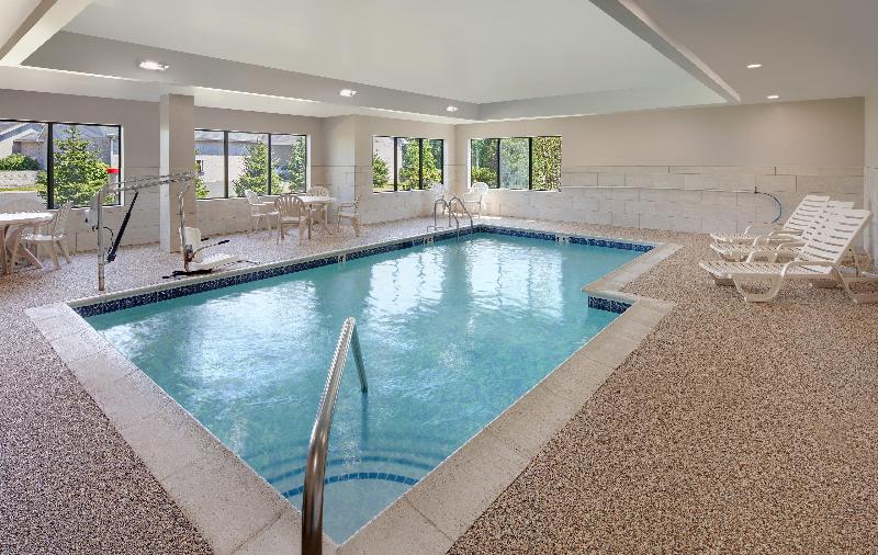 هتل Holiday Inn Express & Suites Bradley Airport, An Ihg