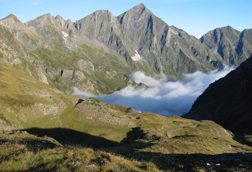 Отель Hostellerie De La Poste