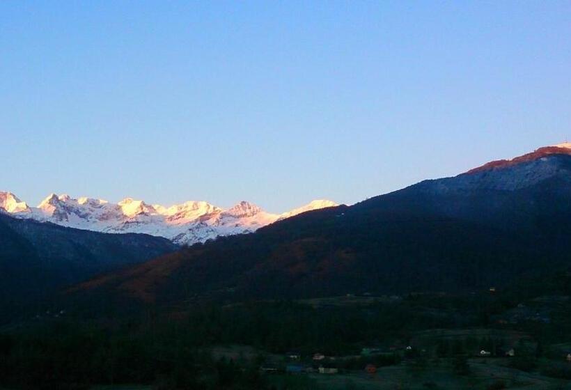 Отель Hostellerie De La Poste