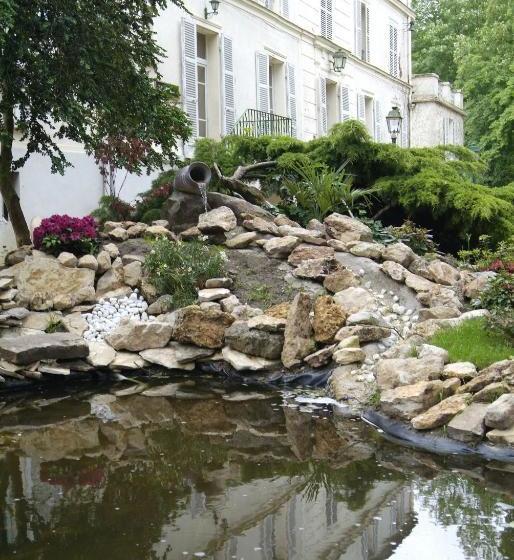 Отель Hôtellerie Nouvelle De Villemartin