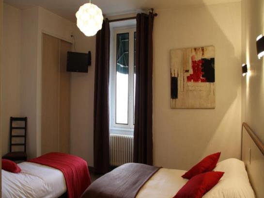 호텔 Logis Hostellerie Des Monts Jura