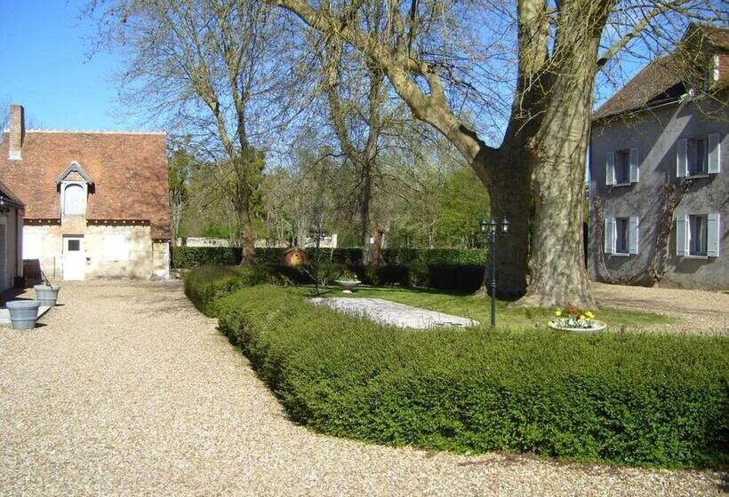 Отель Hostellerie Le Clos Du Cher