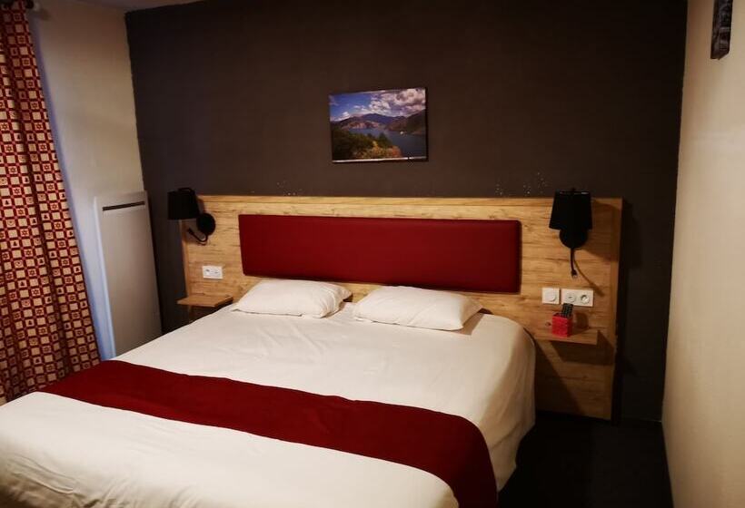 Отель Hôtel Espace Montclar