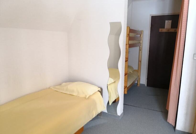 Отель Hôtel Espace Montclar