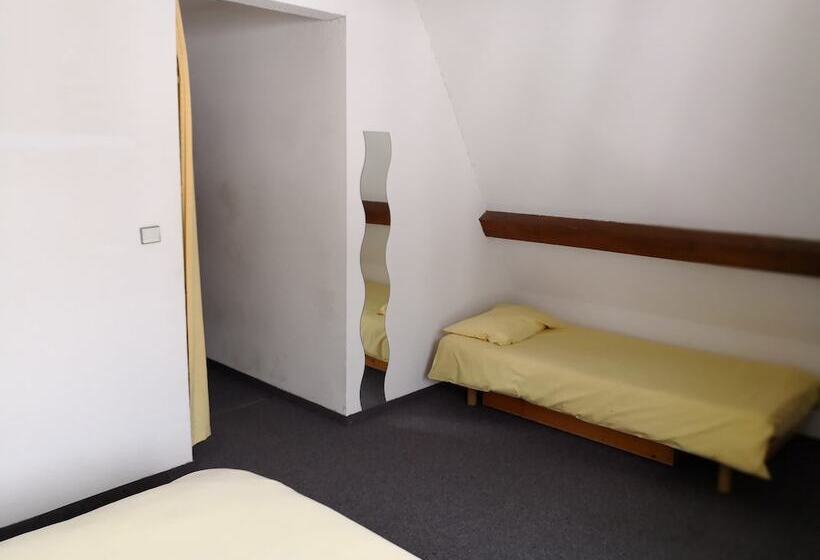 Отель Hôtel Espace Montclar