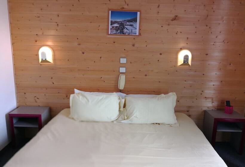 Отель Hôtel Espace Montclar